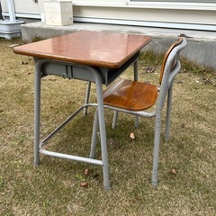 小学校の机と椅子 KOKUYOの画像