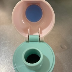 水筒の頭部分のみの画像
