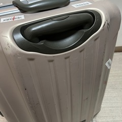 【無料】キャリーバッグ　ボロボロの画像