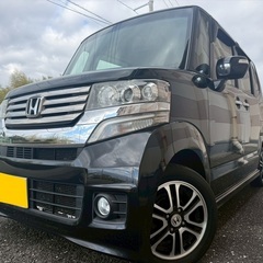 Bluetooth対応ナビ付き☆ 25年式！月々1.2万円〜分割払い可❗️ 車検2年付き！【名義変更代込み】大人気☆ホンダ N-BOXカスタム☆ステアリングスイッチ付き☆Bluetooth対応SDナビ付き☆走行中DVD見れます☆ETC付き☆便利なバックカメラ付き☆電動スライドドア♪しかも両側☆ドラレコ付き☆スマートキー☆フルオートエアコン☆純正アルミ☆そのまま乗って帰れます❗️の画像