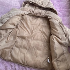 GU ジーユー　ダウン　ベージュ　の画像