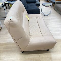 A-1009【リユースのサカイ野々市店】ジモティ来店特価‼ ３人用ソファー レザー ピンクベージュ クリーニング済みの画像