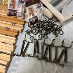 ダイソー 有孔ボード コルクボード パンチングボード用U字フックの画像