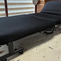 折りたたみベッドの画像
