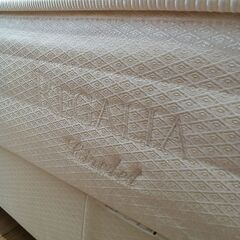 ★リユースのサカイつくば店★TK7855 キングスダウン クイーンベッドマットセット ベージュ H25～45×D203×W153 クリーニング済みの画像