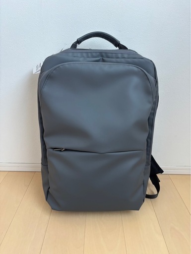 新品タグ付きビジネスリュック