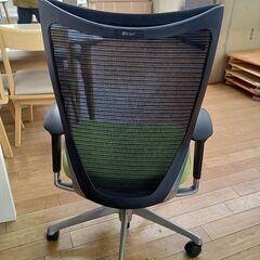 ★リユースのサカイつくば店★TK7859 オカムラ ワークチェア　オカムラ　バロン グリーン/ブラック H98×D65×W65 クリーニング済みの画像