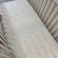 0円！bbestシンプルベビーベッド、マットレス、シーツ3点セット。有名海外ブランド　白　オシャレの画像