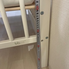 0円！bbestシンプルベビーベッド、マットレス、シーツ3点セット。有名海外ブランド　白　オシャレの画像