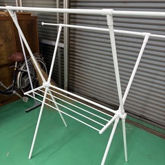 折りたたみ式室内物干しの画像