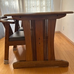 ダイニングテーブルの画像