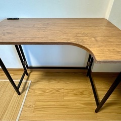 山善(YAMAZEN) デスク (L字デスク) 折りたたみ コンセント付き 傷や汚れに強い天板 角が丸い アジャスター付き 幅90×奥行60×高さ70.5cm 完成品 アンティークブラウン/ブラック EPSTC9060H(ABR/BK) の画像