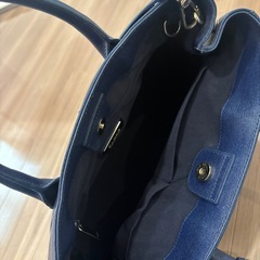 【本日のみ】FURLAネイビーレザーショルダーバッグの画像