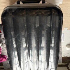 黒色キャリーケースの画像