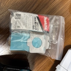 マキタ 掃除機 バッテリー 紙パックの画像