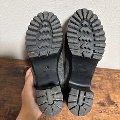 パンプス　ストラップパンプス　高ヒール　チェック柄　グレー系チェック　R&Eの画像