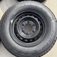 【新車外し】日産 キャラバン 純正タイヤ＋鉄ホイール 4本セット 195/80R15 ホイールキャップ付き 走行50km未満 の画像