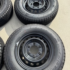 【新車外し】日産 キャラバン 純正タイヤ＋鉄ホイール 4本セット 195/80R15 ホイールキャップ付き 走行50km未満 の画像