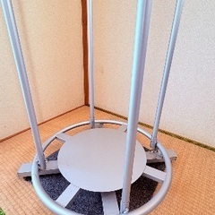 回転式ハンガーラックの画像