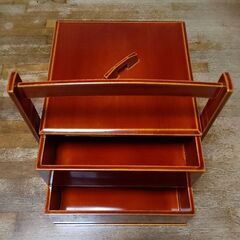 手提げ木製二段重箱の画像