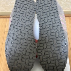 マジックテープのスニーカーの画像