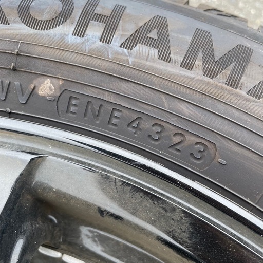 195/60/R16 2023年　スタッドレスタイヤ　DUNLOP    