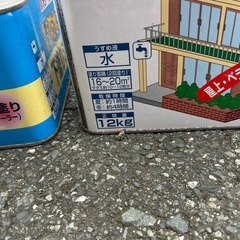 防水塗料と下塗りシーラーの画像