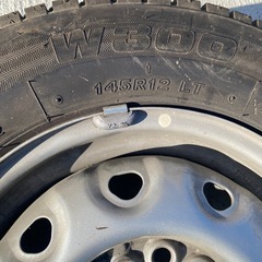 145R12スタッドレスタイヤ4本の画像