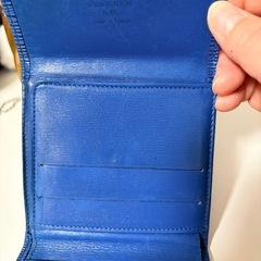VUITTON 二つ折り財布の画像