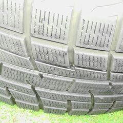 スタッドレスタイヤとホイールの画像