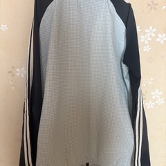 adidasジャンパーの画像