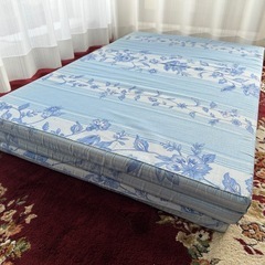 シングル　三つ折りマットレス　薄型の画像