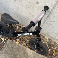 ストライダー　ブラック　黒の画像