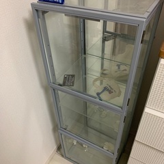 ガラスケーキ　ショーケースの画像