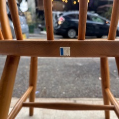 飛騨産業　キツツキマーク　ボウバックチェア ウィンザーアームチェア
　2脚セット　スレ、キズありの画像