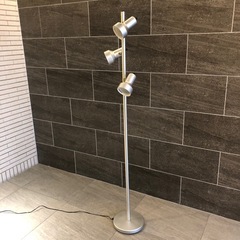 ニトリ　フロアランプ　スタンドライト　シルバー　間接照明の画像