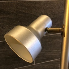 ニトリ　フロアランプ　スタンドライト　シルバー　間接照明の画像