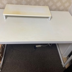 決まりました　パソコンデスク&チェアの画像