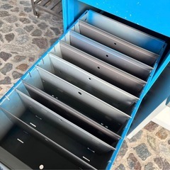 レトロブルー 4段 メタル キャビネットの画像