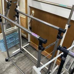 🟥半額セール残り2日！🟥ハンガーラック多数入荷しました✨¥1,000〜の画像