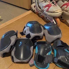 ローラーブレード女の子、サポーター付き小学生の画像