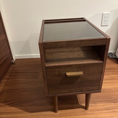 サイドテーブルの画像