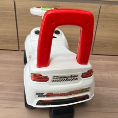 車のおもちゃの画像