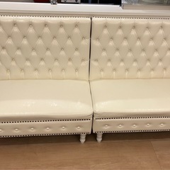 ヴィンセント チェスターフィールドソファ 1.5人掛け【ホワイト】2個セットの画像