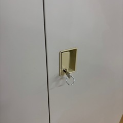 鍵あり 両開き スチール 書庫 事務用品の画像