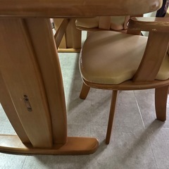 ダイニングテーブルの画像