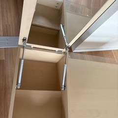 ガラステーブルの画像