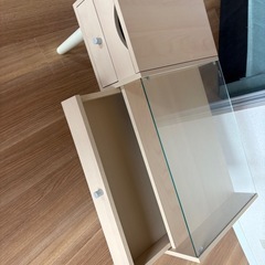 ガラステーブルの画像