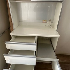 キッチンボード 食器棚の画像