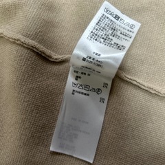 ベージュ　カーディガンの画像